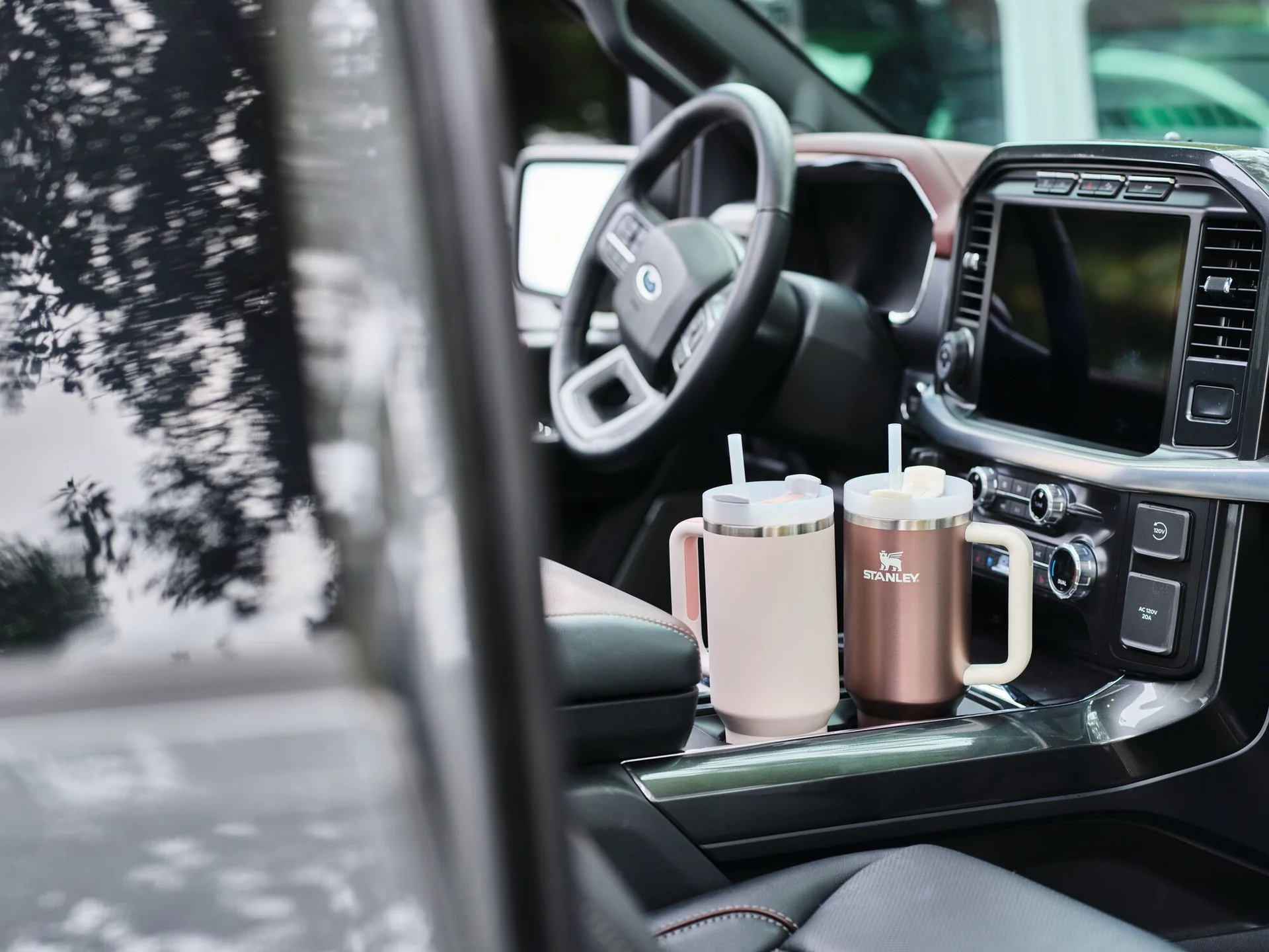 Stanley-Style Tumblers: Why They Dominate the Stainless Steel Bottle Market